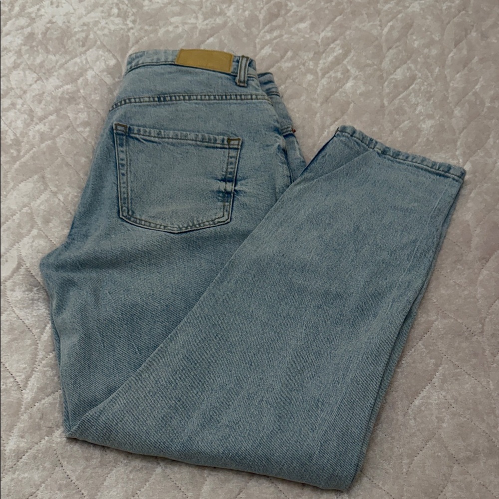 Zara women’s Light Blue Straight Jeans
